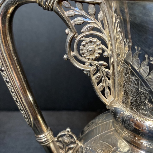 Meriden B Company 1945 Chocolate Pot - Picture 5 of 10